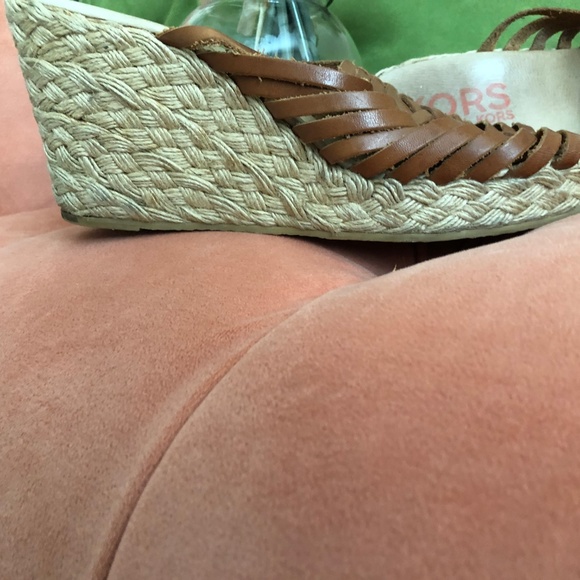 MICHAEL KORS COMFY LEATHER WEDGES - Picture 6 of 8